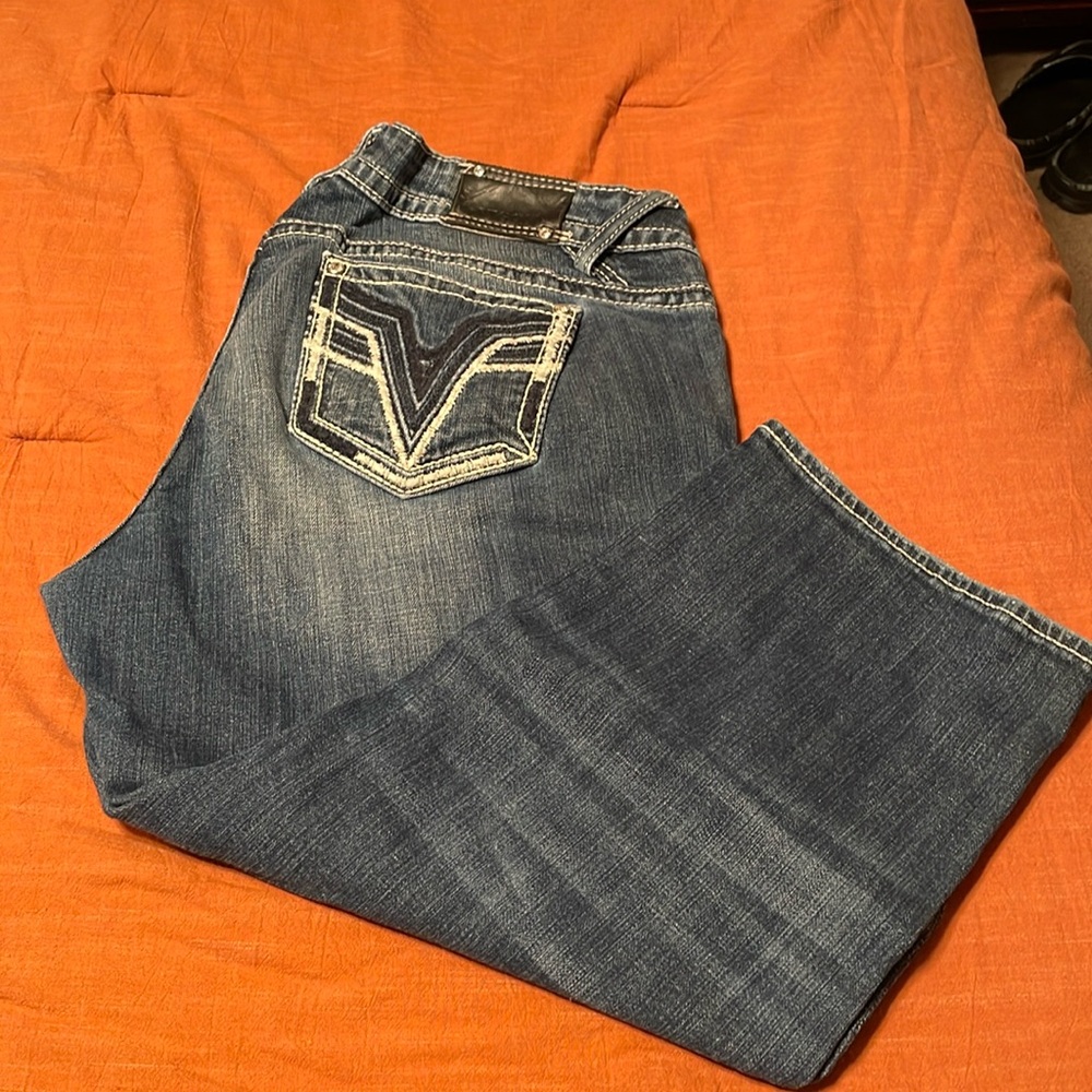 Vigoss The Chelsea Capri Denim Jeans with Embroidered Back Pocket Size 20
